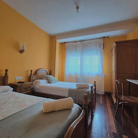 Hostal Galicia 몬포르테데레모스 외부 사진