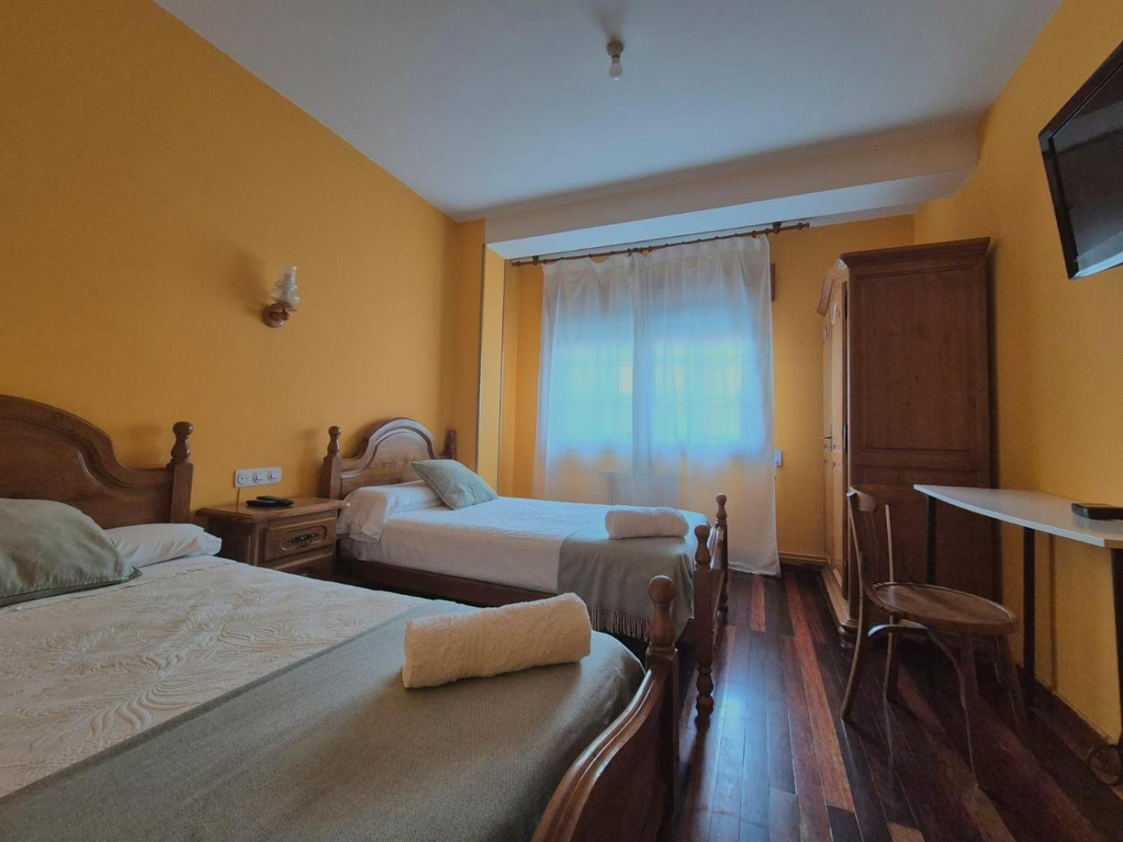 Hostal Galicia 몬포르테데레모스 외부 사진